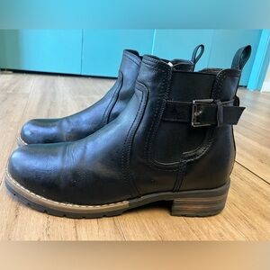 Jeossy Milan Chelsea leather black heeled side zip women’s boots. Size 10